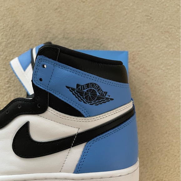Brand New Air Jordan 1 High UNC Toe Size 9.5M/11W - Picture 3 of 8